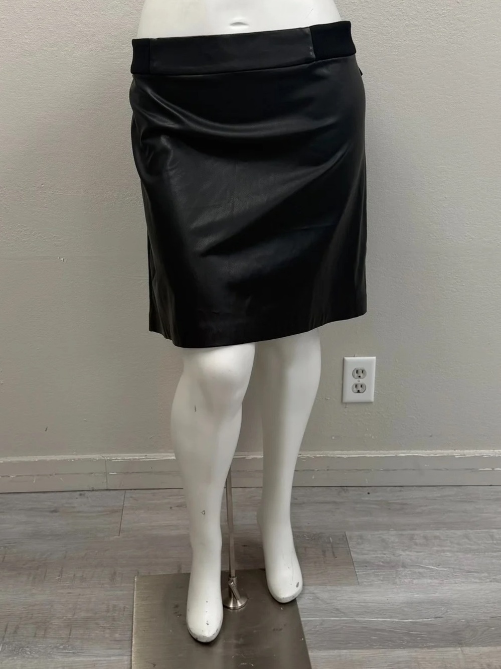 Calvin Klein Black Faux Leather Mini Skirt - Size 3X